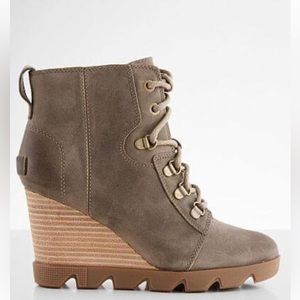 Sorel JOAN WEDGE SIZE 8.5 DISTRESSED TAN/GRAY